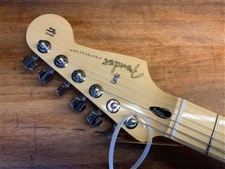 FENDER STRATOCASTER (MEXICO)